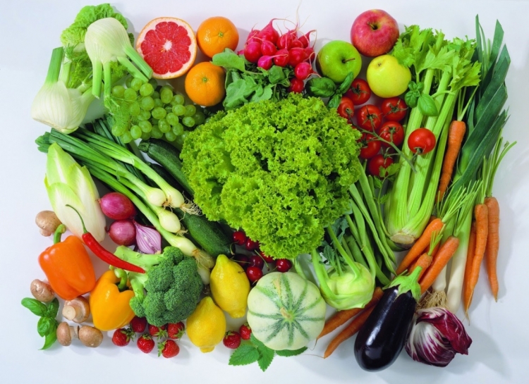 Bổ sung đầy đủ rau xanh và hoa quả giúp loại bỏ đau nhức xương khớp