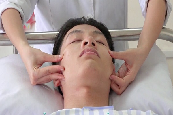 Massage dây thần kinh số 7