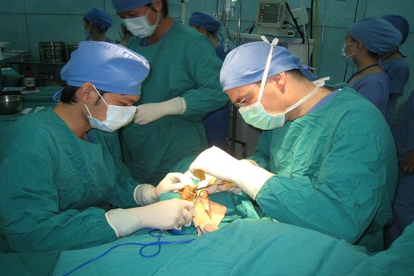 Phẫu thuật cắt gai cột sống gây nhiều biến chứng nguy hiểm
