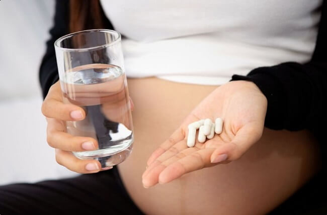 Phụ nữ mang thai nên thận trọng khi sử dụng thuốc paracetamol