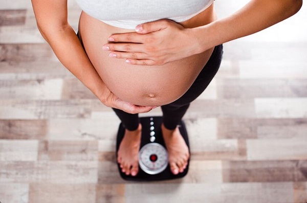 Sức ép từ cân nặng dẫn đến đau dây thần kinh liên sườn khi mang thai