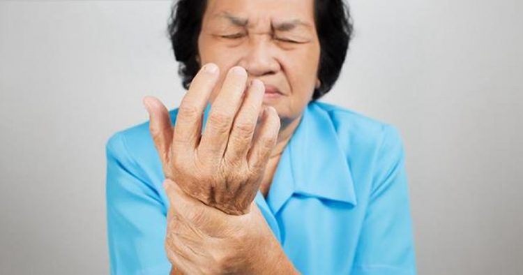 Tê tay khiến người bệnh không hoạt động thoải mái
