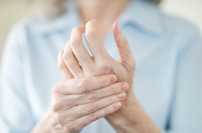 Tê tay là triệu chứng đặc trưng của hội chứng ống cổ tay