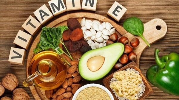 Thực phẩm chứa vitamin E giúp cải thiện cũng như phòng ngừa thoái hóa cột sống