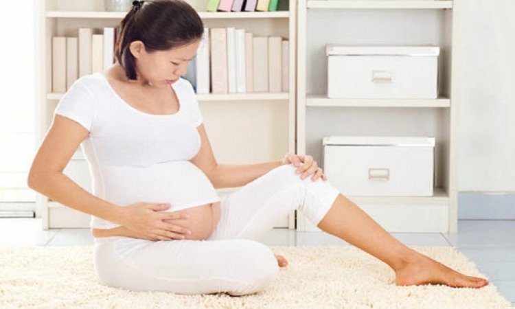 Phụ nữ mang thai dễ bị viêm khớp háng