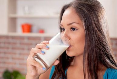 Sữa dành cho người bị gai cột sống – NÊN hay KHÔNG?