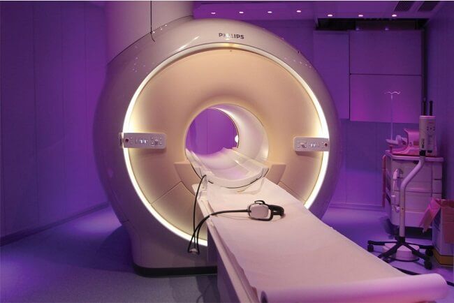 Nhược điểm của chụp MRI là không gian hẹp