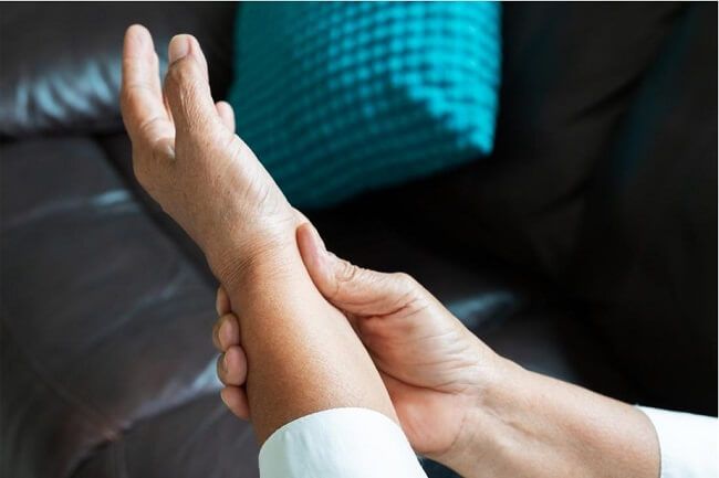Chẩn đoán đau tay để phát hiện nguyên nhân gây triệu chứng