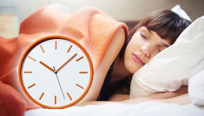 Ngủ đúng giờ và đủ giấc giúp phòng ngừa nguy cơ tăng cân béo phì