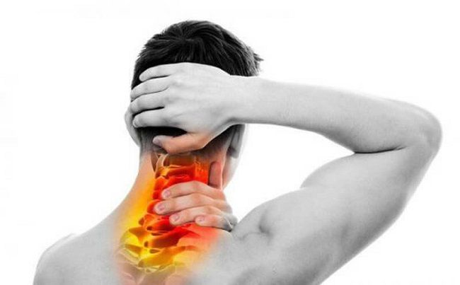 Chấn thương vùng cổ hoặc các vùng xung quanh gây ra tình trạng đau cổ